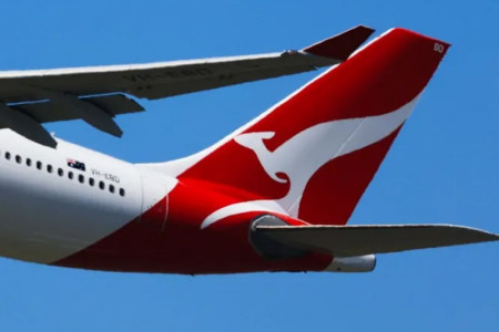 Qantas: Airline investigates after app lets customers see strangers' data