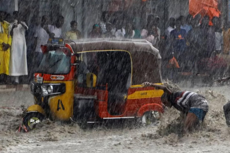 Somalia floods: UN warns of 'once-in-a-century event'