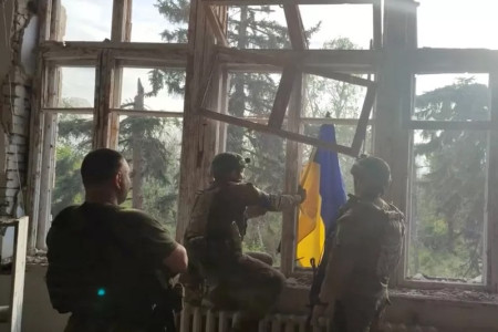 Ukraine war: 'Extremely fierce battles' as Kyiv seeks to advance