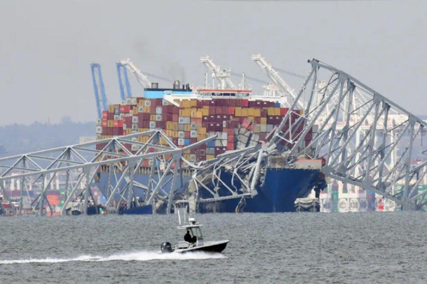 Ship crashed on to US bridge carrying toxic waste to Sri Lanka