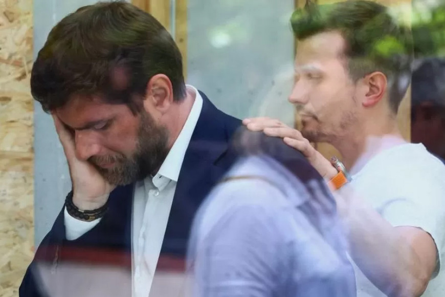 Paris riots: Suburban mayor's wife hurt as rioters attack their home