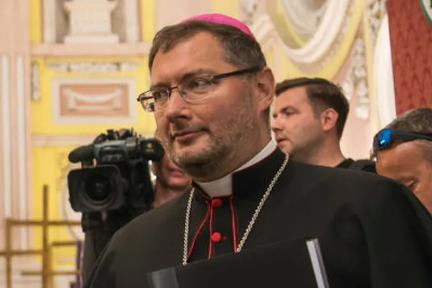 Ukraine war: Vatican envoy called in over Pope 'white flag' remarks